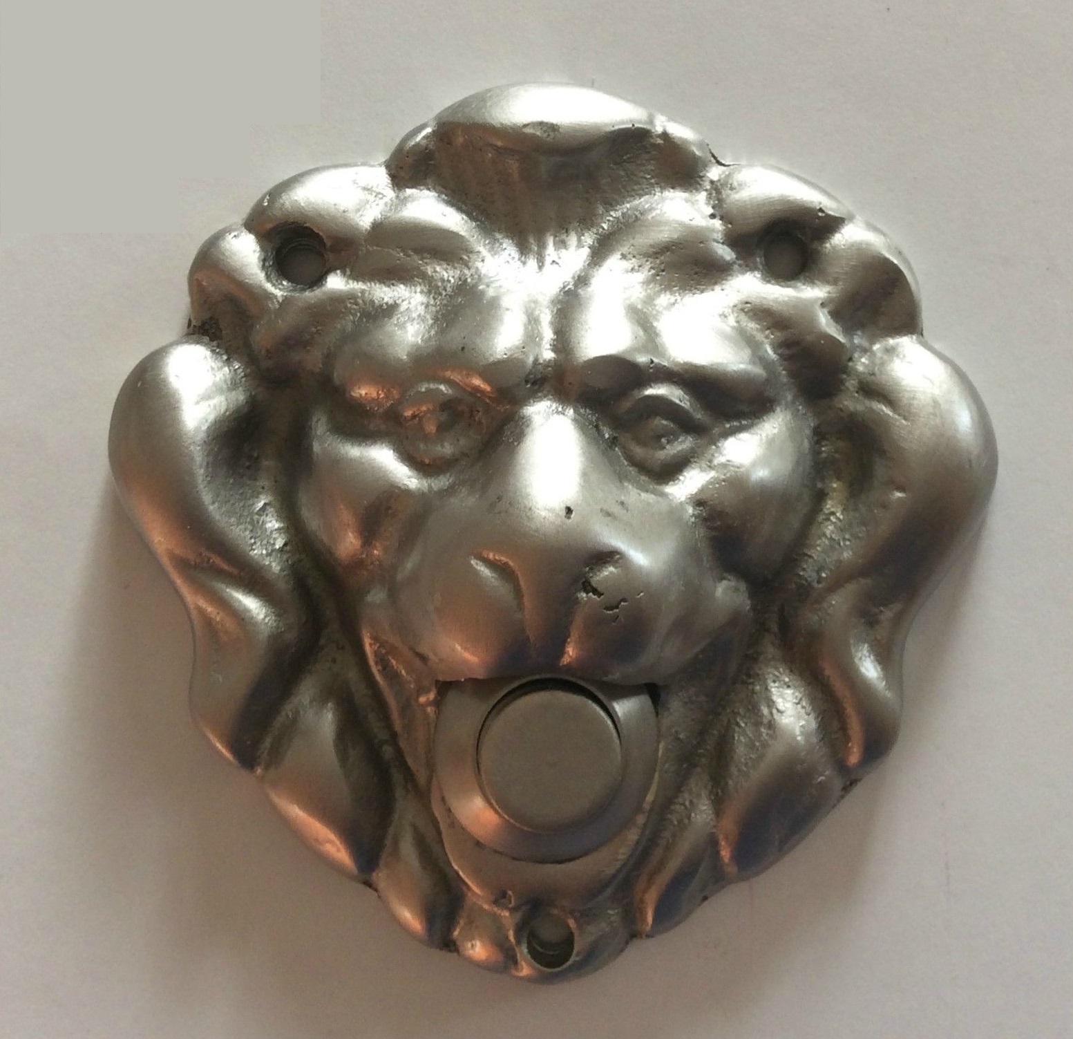 Ρουστίκ Κουδούνια Μπουτόν Παραδοσιακά 024 ''Λιοντάρι'' σε Νίκελ ματ