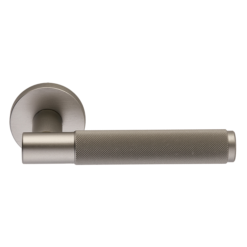 Πόμολα Πόρτας ILAVIO χειρολαβές με ροζέτα 2791 Titanium Blair (Τεμάχιο (αριστερό εξώπορτας))