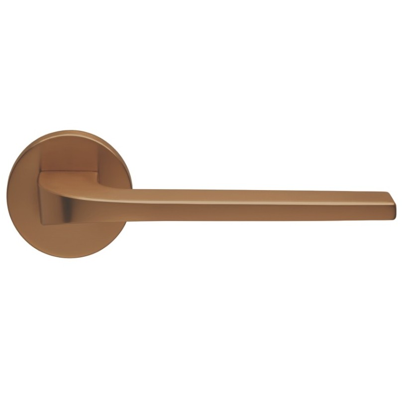 Πόμολα Πόρτας ILAVIO χειρολαβές με ροζέτα 2481 Copper Aged (Ζεύγος(εσωτερικής πόρτας με Κλείστρο W/C))